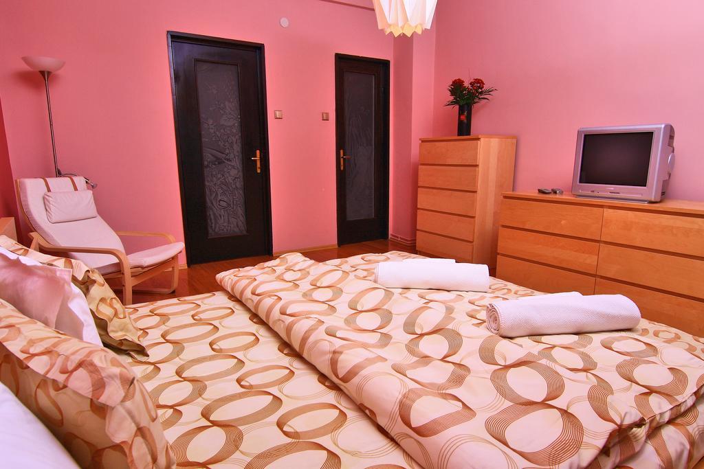 Nirvana Accommodation Bucharest Exterior photo