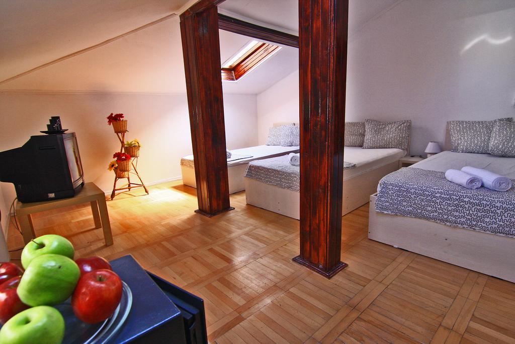 Nirvana Accommodation Bucharest Room photo